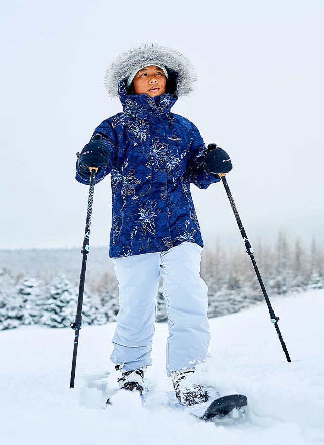 Femme qui pratique le Ski Hok